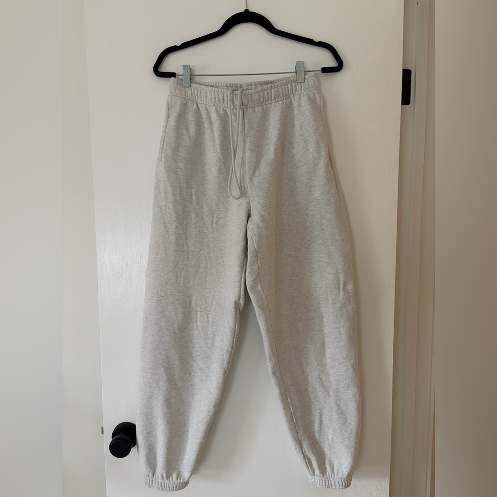 SOLD 🎈Aritzia TNA Cozy Fleece Mega Sweatpants